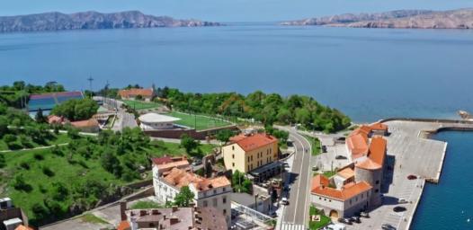 Senj - uhodani manji hotel u centru grada