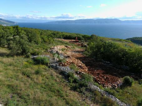 Zemljište s Građevinskom Dozvolom i Pogledom na More