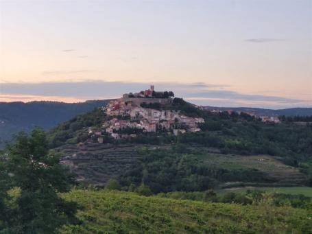 ISTRA, MOTOVUN - Šarmantna kamena kuća u starogradskoj jezgri