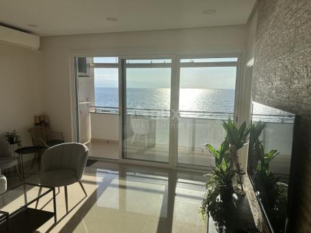 OPATIJA, IČIĆI – möblierte größere Wohnung mit Terrasse, zweite Reihe zum Meer, Panoramablick auf da