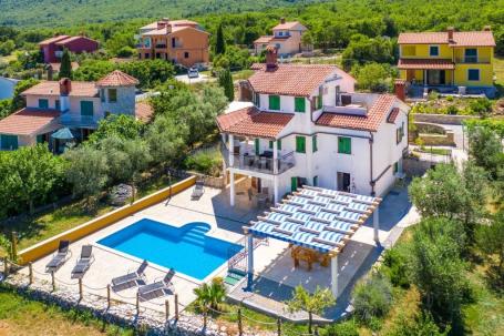 ISTRIA, RABAC (surroundings) - Spacious house with pool, first row to the sea, sea view. A rarity on