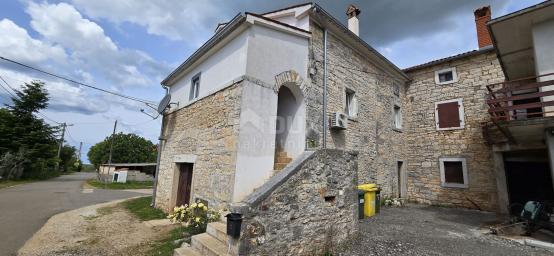 ISTRIA, POREČ - Renovated Istrian house with garden