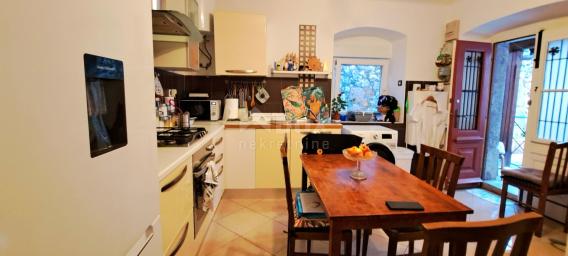 RIJEKA - wider center, 1/2 house with garden and parking space