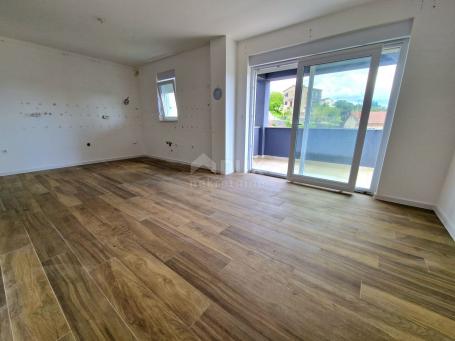 MATULJI - Wohnung in einem neuen Gebäude mit Garten