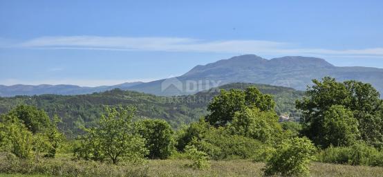 ISTRIEN, PIĆAN - Grundstück mit Baugenehmigung und freiem Blick auf Učka