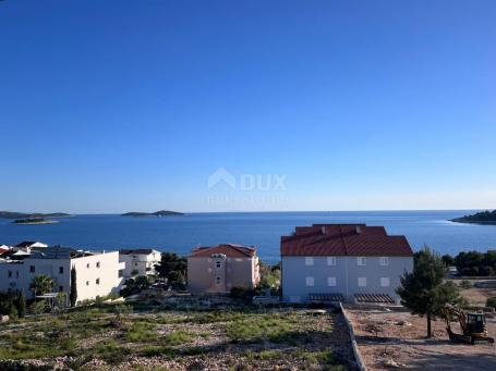 ŠIBENIK, ROGOZNICA - Stan u blizini plaže