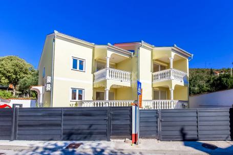 CRIKVENICA, DRAMALJ - Newly built villa with two swimming pools!