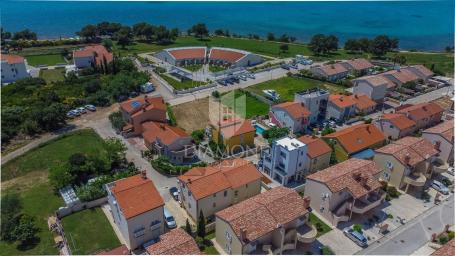 Medulin, lovely house 3rd row from the sea