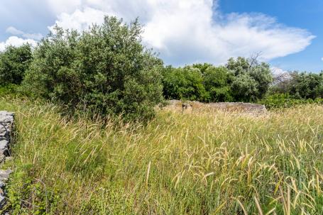 Seget, građevinsko zemljište 130m od mora, 910m2