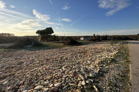 Istra, Ližnjan, veliko građevinsko zemljište 900 m2  za 2 obiteljske kuće ili dvije dvojne kuće 