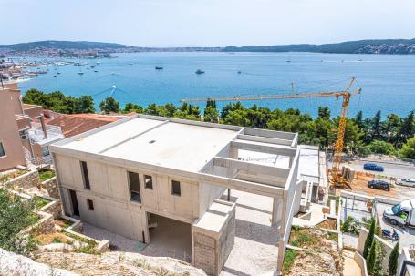 Trogir, Seget Donji, grandioze vila u izgradnji s pogledom na more