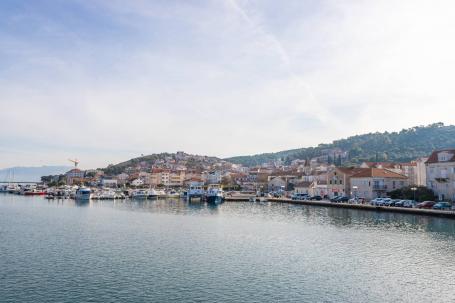 Trogir,  kuća  s pogledom na more 100 m od mora