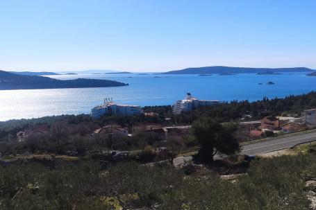 Trogir, Seget Donji, atraktivno građevinsko zemljište površine 3000 m2