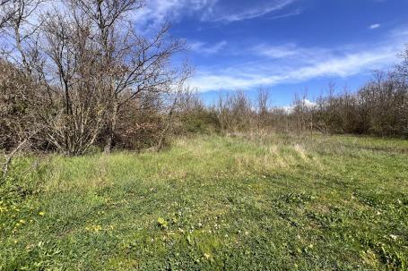 Istra, Loborika - 2796 m2 zemljišta uz prometnicu