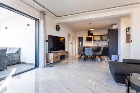 Vodice, Srima prekrasan penthouse, 50 metara od mora