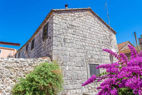 Hvar, Stari Grad autentična kamena kuća u samom centru 