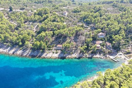 Korčula, atraktivno građevinsko zemljište 1. red uz more