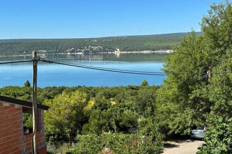 Gornji Karin, Šušnjar, kuća s tri odvojena stana s predivnim pogledom na more