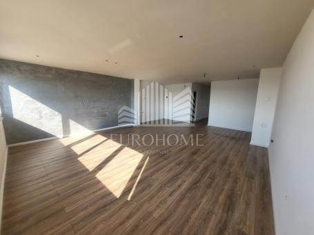 Zadar, Bulevar, kompletno renoviran stan, 99m2, 2575€/m2 - 