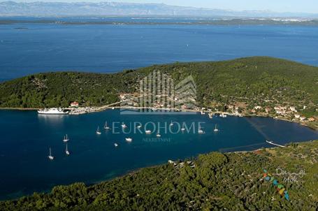 Brbinj, Dugi otok, građ. zemljište 70m od mora, 752m2