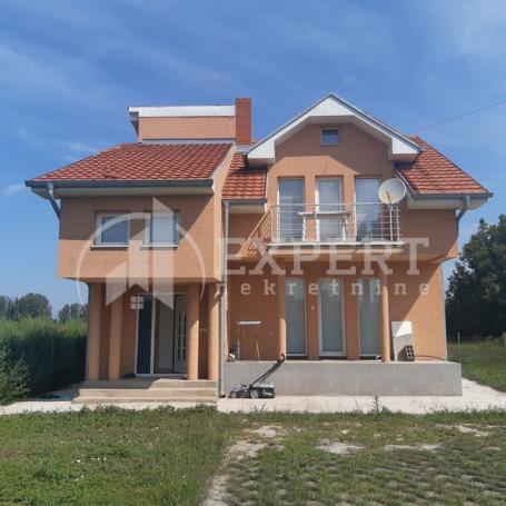 Odlična porodična kuća, 220m2, 6, 38 ari placa, Deveti Maj