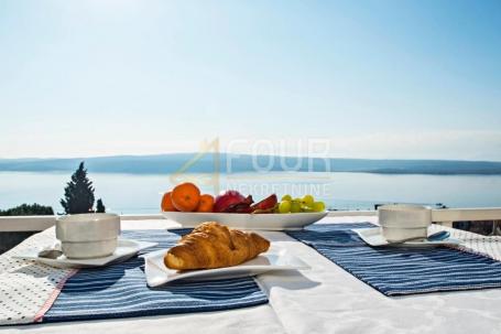 Crikvenica, Dramalj, kuća s 2 stana, 2 garaže i panoramskim pogledom