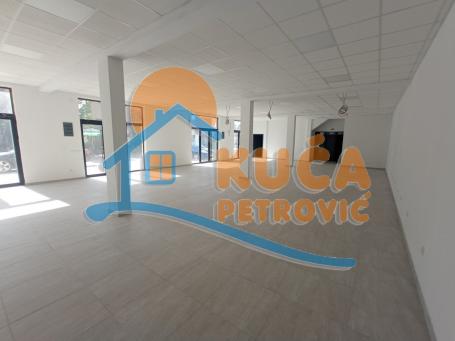 Izdaje se poslovni prostor u naselju Ančiki, 450m2