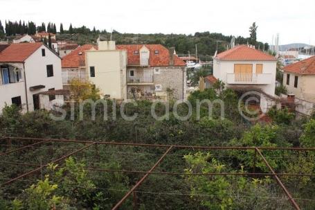 Prodaja građevinskog zemljišta u centru Milne, otok Brač