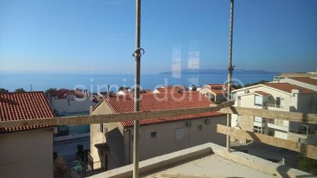 Fantastičan penthouse 150m od plaže, Makarska