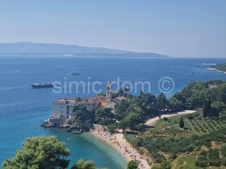 Atraktivno građevinsko zemljište s otvorenim pogledom, Brač