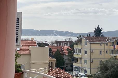 Dvosoban stan u Bijeloj (Herceg Novi). 