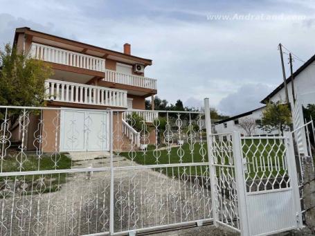 For Sale: Spacious House Near Šušanj Beach – The Perfect Family Home!