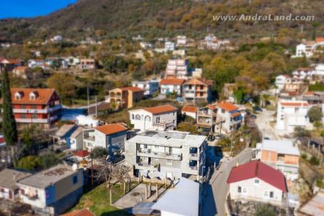 Na prodaju: Porodična kuća sa apartmanima u Šušnju, Bar – Savršena prilika za investitore!