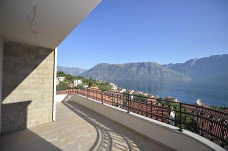 New 2-bedroom apartment with a spectacular sea view in Kotor