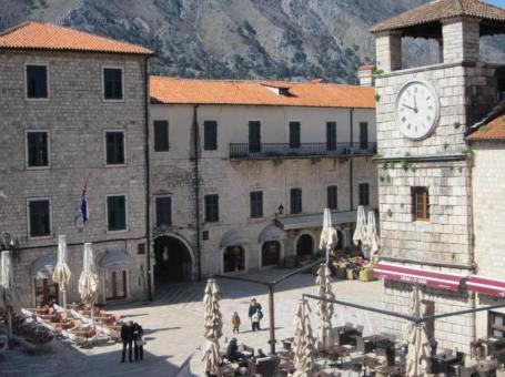 Luxury 3-bedroom apartment in Kotor for sale