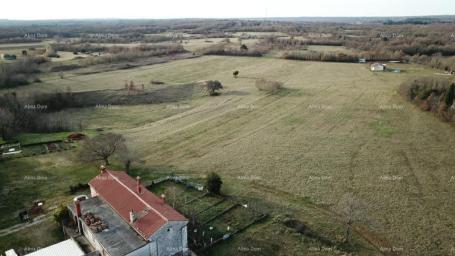 Građevinsko zemljište Prodaje se  zemljište, površine 32900 m2, u okolici Barbana