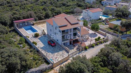 Prodaja, Marina, Vinišće, vila sa bazenom