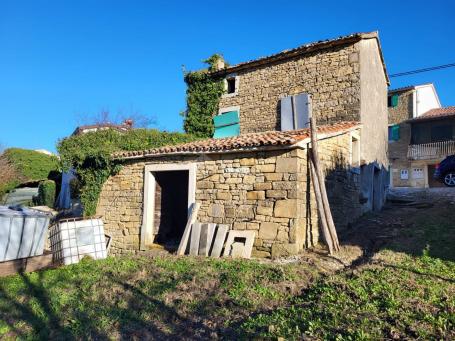 ISTRIA, MOTOVUN - Detached stone house with a view of Motovun