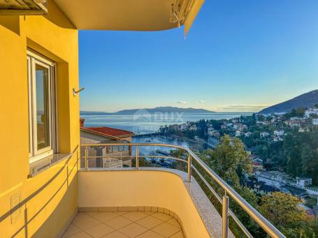 OPATIJA, IČIĆI – größeres Apartment mit Terrasse, Panoramablick auf das Meer, 250 Meter vom Strand e