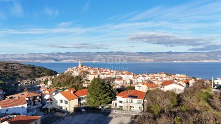 OTOK KRK, VRBNIK (centar) - Građevinsko zemljište + idejno rješenje unikatnog dizajna