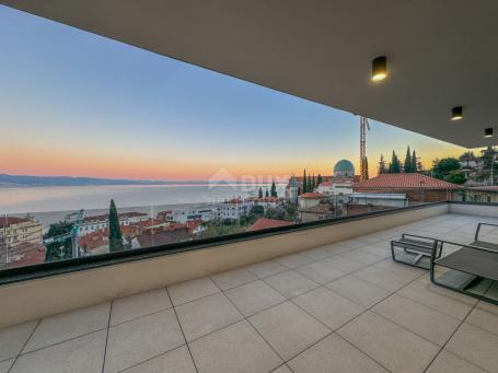 OPATIJA, ZENTRUM - exklusives Penthouse mit Aussicht, Pool und Garage