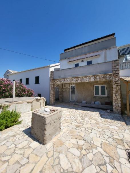 PAG, ZUBOVIĆI - House with 4 apartments near Novalja