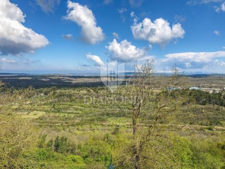 Buje, ein Haus mit freiem Blick auf die Natur