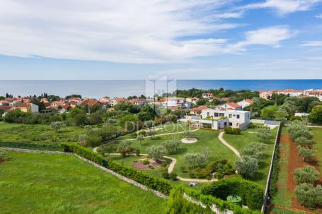 Modernly designed villa with a large garden and beautiful sea views