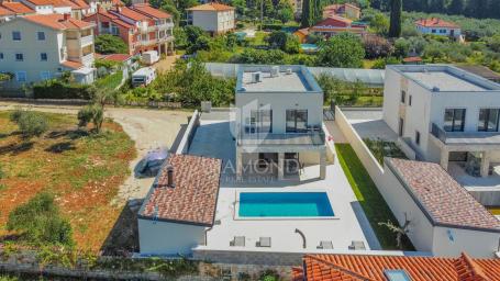 Umag surroundings, modern holiday house with pool and sea view