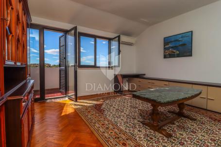 Rovinj, center, sunny apartment with sea view