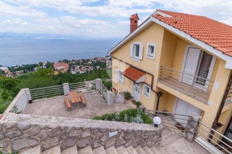 Opatija, okolica, samostojeća kuća s pogledom na more