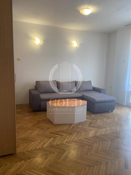 Izdavanje: Novi Sad-Grbavica, Garsonjera+Parking 33. 00m2, 400 eur ID#1962