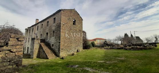 Buje - kamena kuća s ogromnim potencijalom