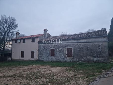 Istra - imanje, kompleks kuća na površini 32. 000 m2